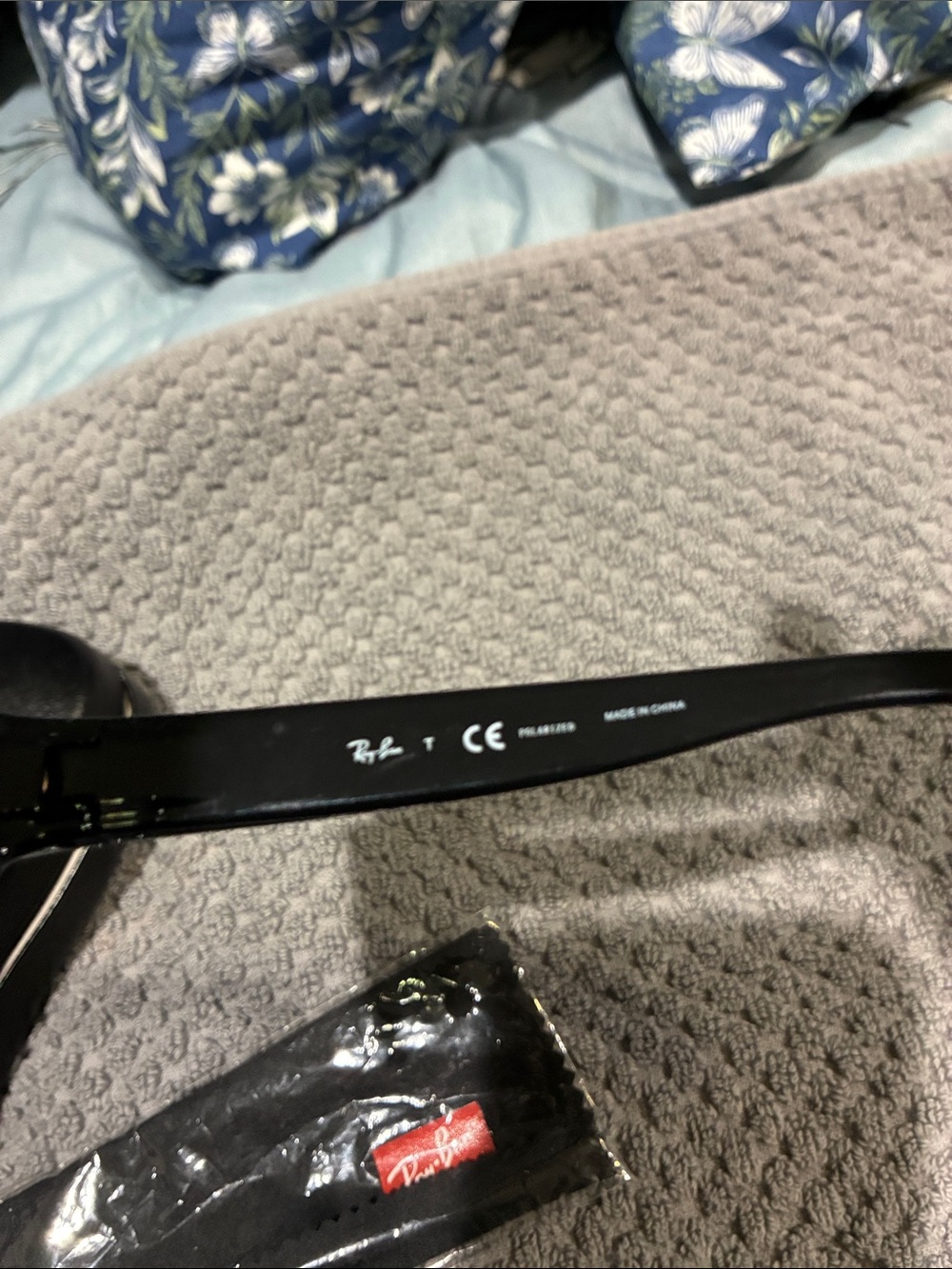 Ray Ban 4194 Sunglasses Black Frame Black Lenses - Picture 6 of 9